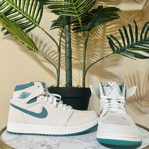 Nike Men's Athletic High-Top Sneakers White Teal